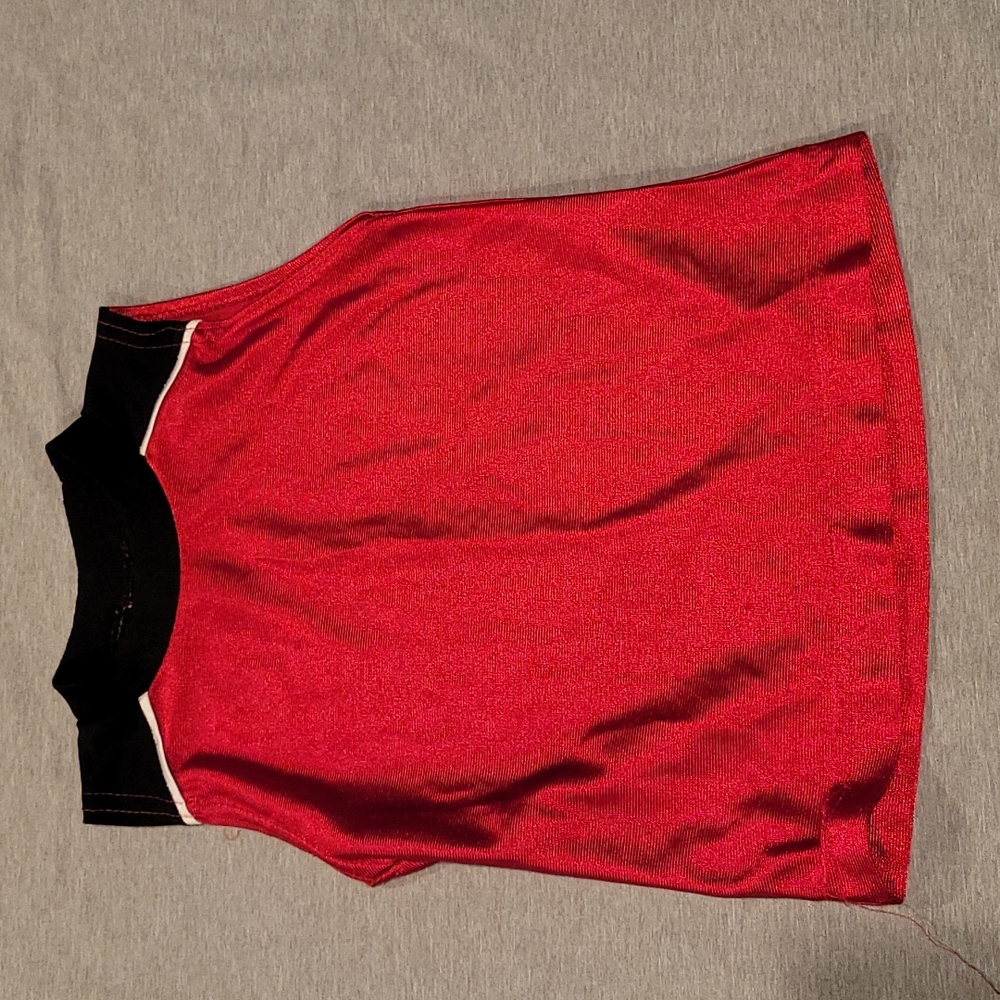 Sleeveless tee